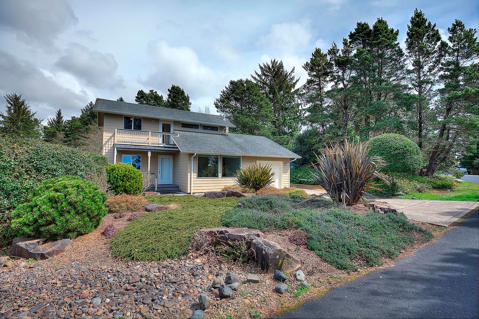 921 NW Lanai Loop