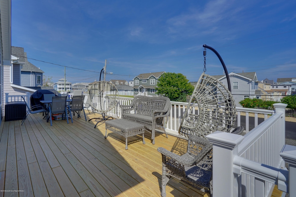 EXTERIOR DECK