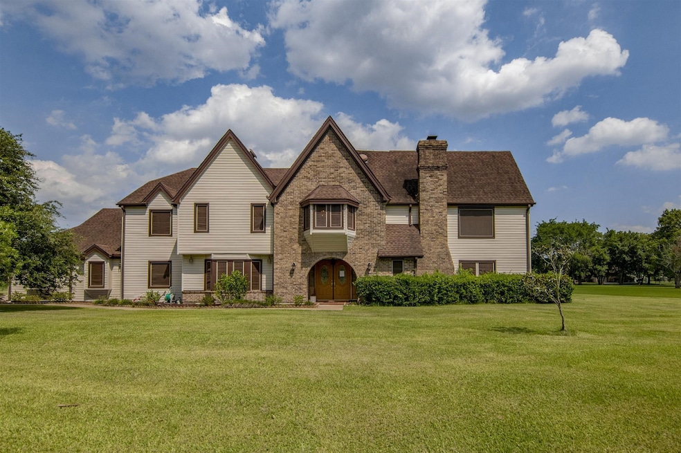 5225 W Zephyr Dr, Alvin, TX 77511 - photo 1