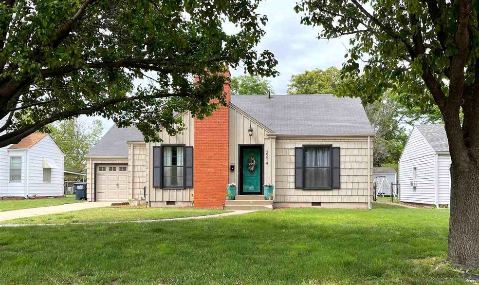 2214 W Maine Ave, Enid, OK 73703 - photo 1