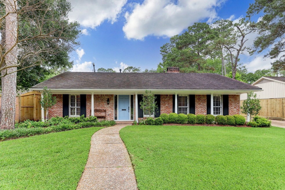 810 Briarbrook Dr, Houston, TX 77042 - photo 1