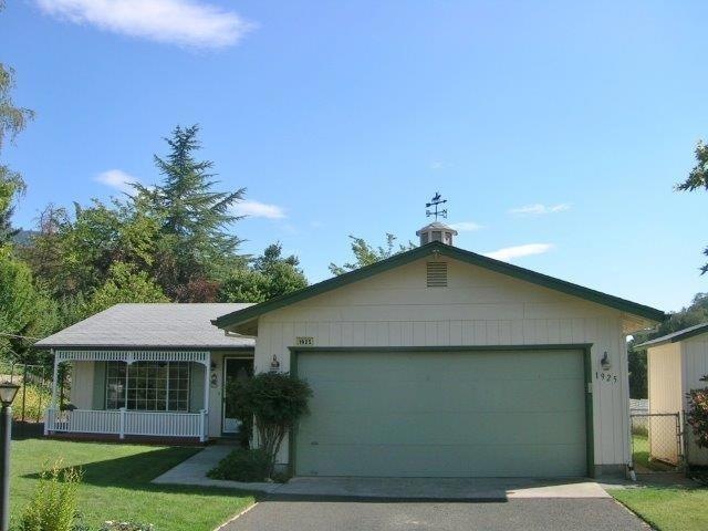 1925 Keldan Ln, Grants Pass, OR 97527 - photo 1