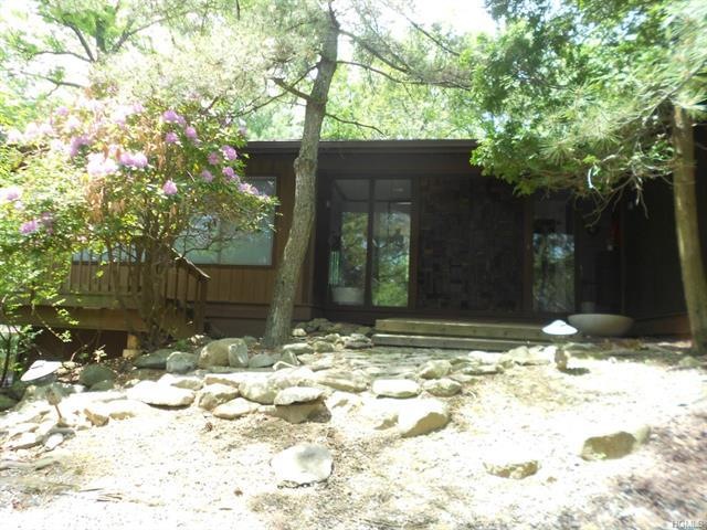 39 Halley Dr, Pomona, NY 10970 - photo 1