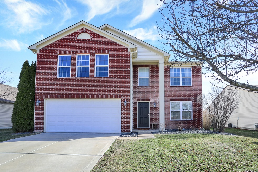 847 Pine Lake Dr, Greenwood, IN 46143 - photo 1