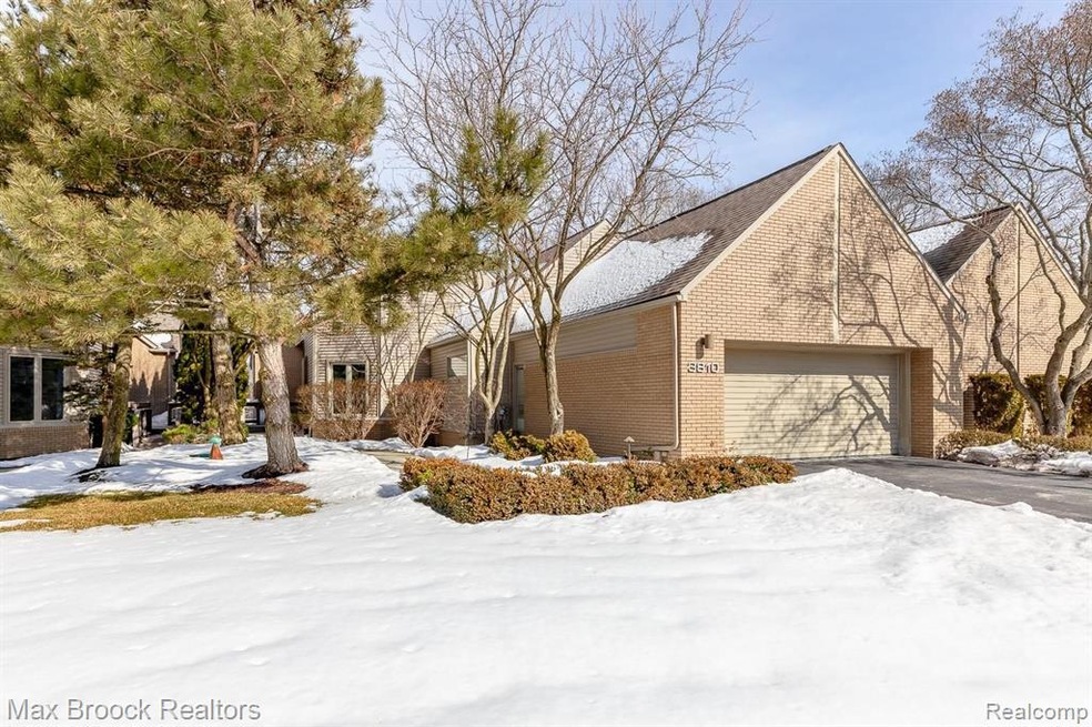 3810 Wabeek Lake Dr E, Bloomfield Hills, MI 48302 - photo 1