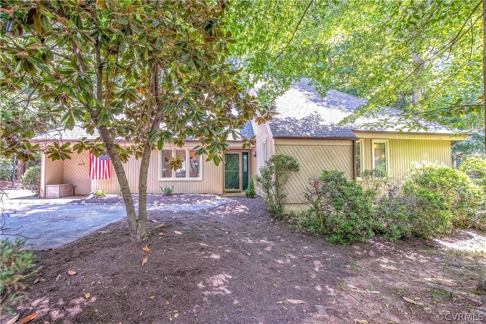 Welcome Home! 3507 Seven Oaks Road! One level livi