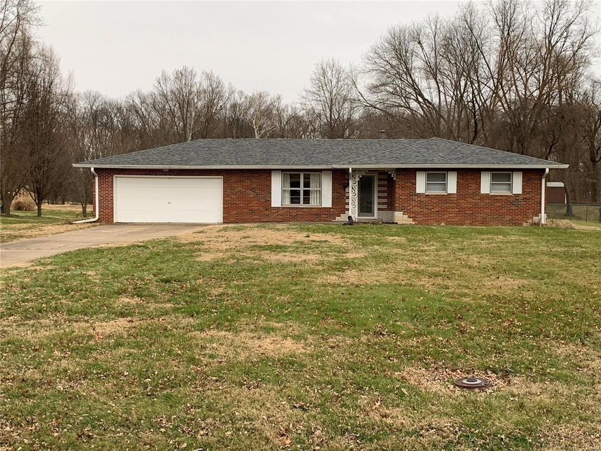 303 Bauer Ln, Maryville, IL 62062 - photo 1