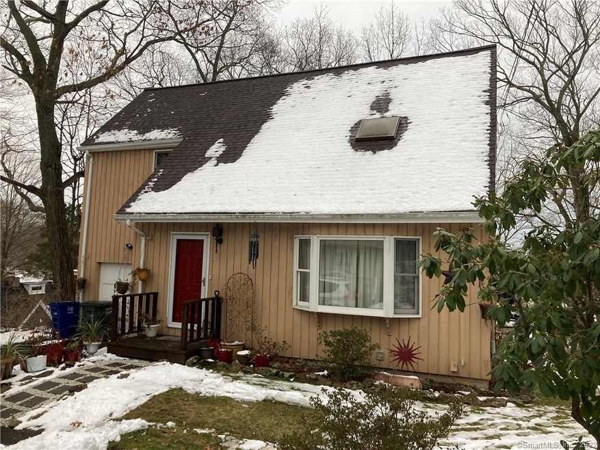 35 Red Oak Rd, Bridgeport, CT 06606 - photo 1