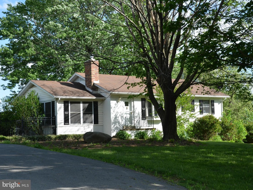 34641 Williams Gap Rd, Round Hill, VA 20141 - photo 1