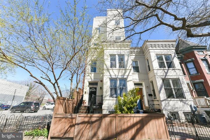 26 P St NE unit 4, Washington, DC 20002 - photo 1