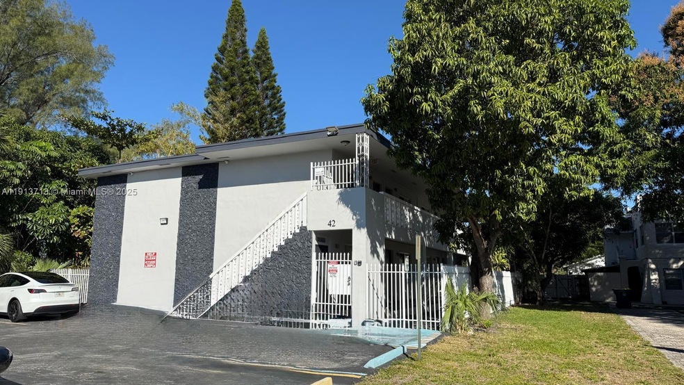 42 SW 14th St unit 103, Dania, FL 33004 - photo 1