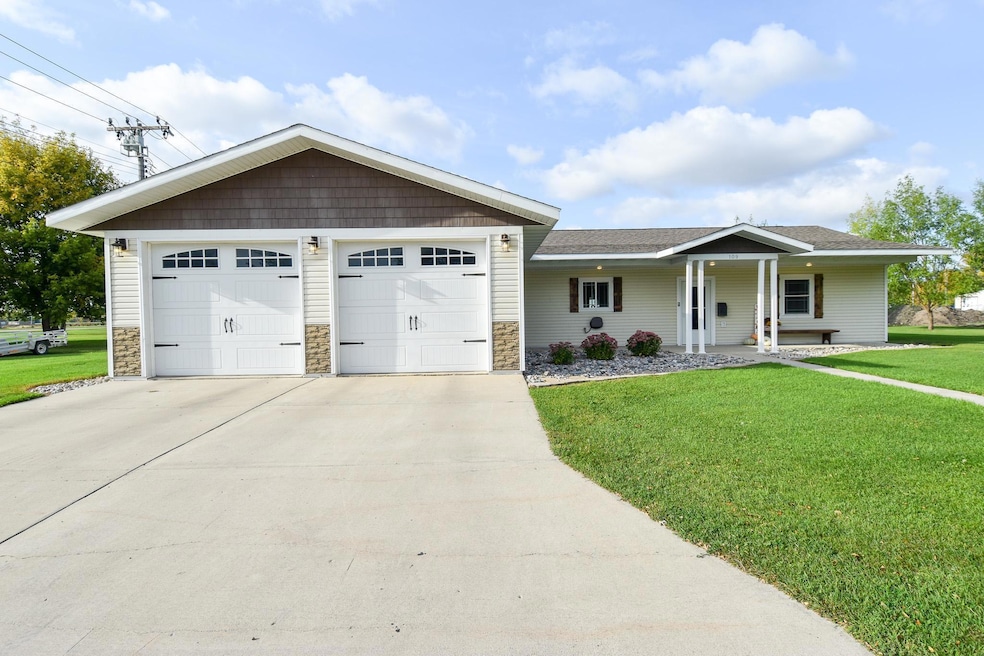 109 E 5th St, Argyle, MN 56713 - photo 1