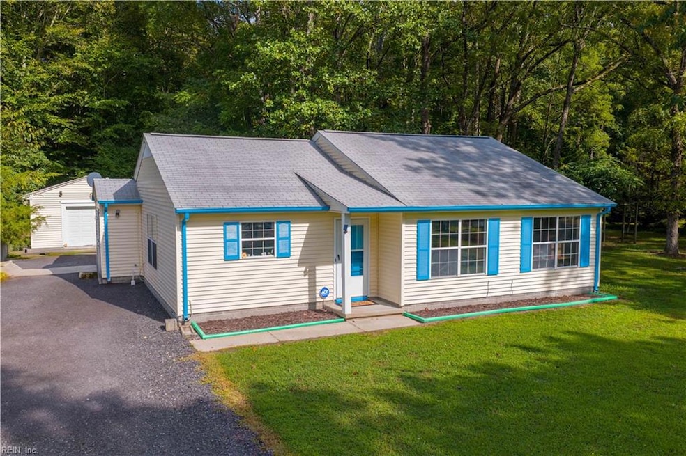 8855 Marlfield Rd, Gloucester, VA 23061 - photo 1