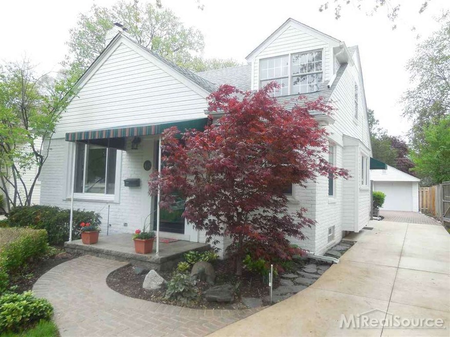 416 Hillcrest Ave, Grosse Pointe Farms, MI 48236 - photo 1