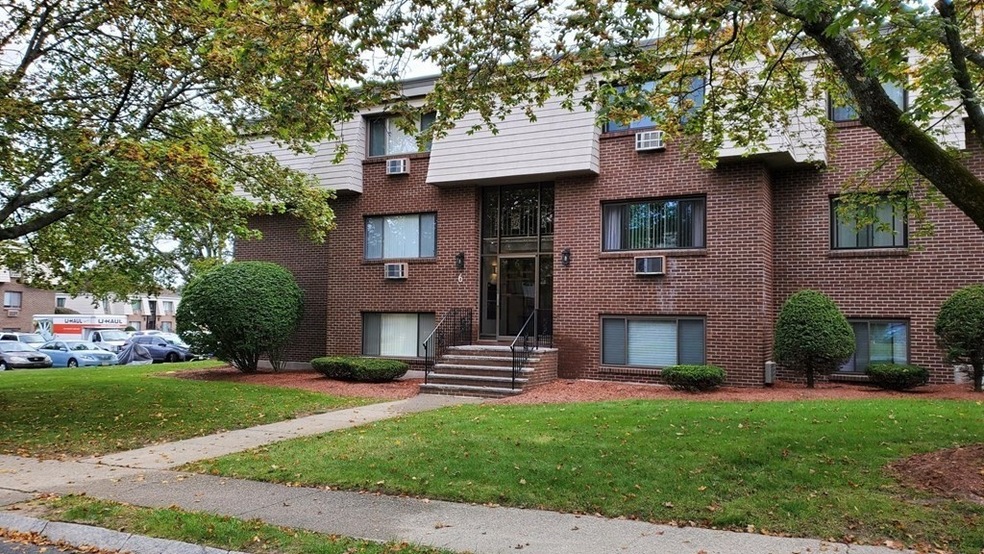 6 Hallmark Gardens unit 10, Burlington, MA 01803 - photo 1