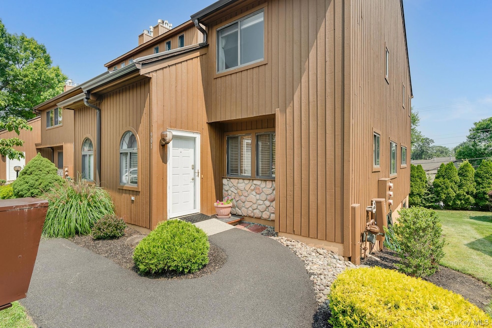 901 Scenic Ln, Poughkeepsie, NY 12603 - photo 1