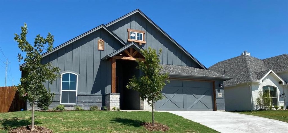 309 Pleasant View Dr, Weatherford, TX 76086 - photo 1