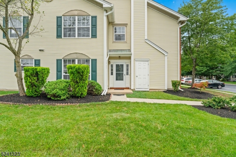 32 Cabot Way, Franklin Park, NJ 08823 - photo 1