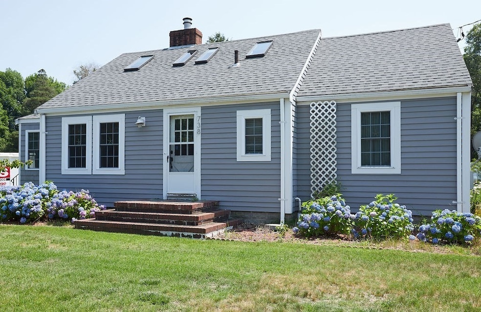 738 Sandwich Rd, Buzzards Bay, MA 02532 - photo 1