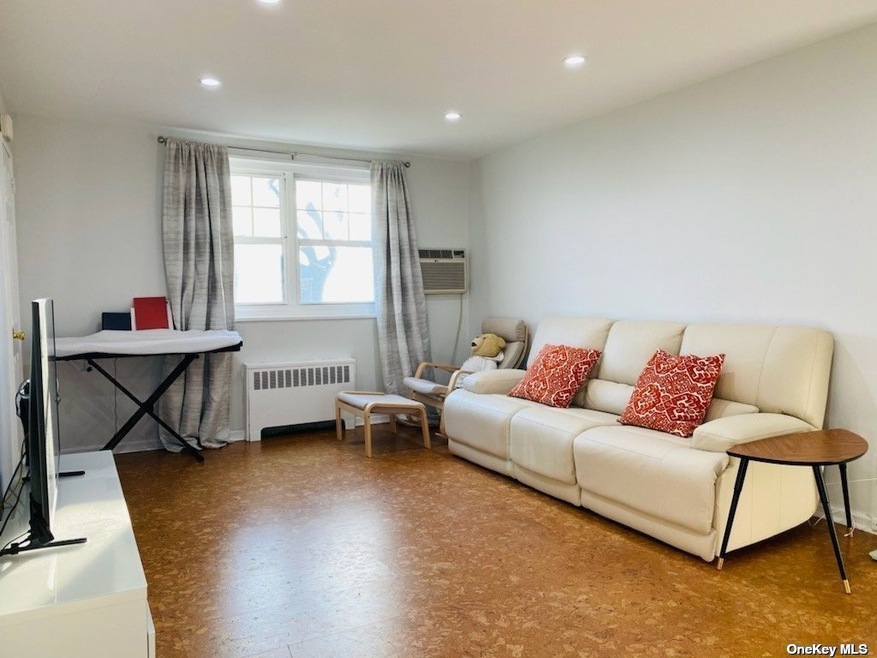 5727 Marathon Pkwy unit 2, Little Neck, NY 11362 - photo 1