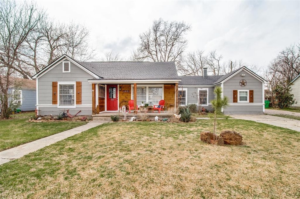 1813 Buck St, Gainesville, TX 76240 - photo 1