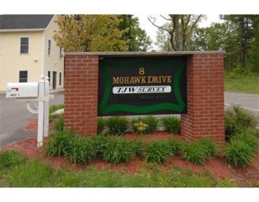 8 Mohawk Dr, Londonderry, NH 03053 - photo 1