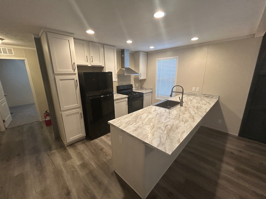 139 Texas unit 139, Belleville, MI 48111 - photo 1