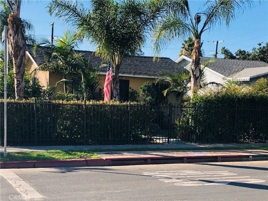 680 E 118th St, Los Angeles, CA 90059 - photo 1