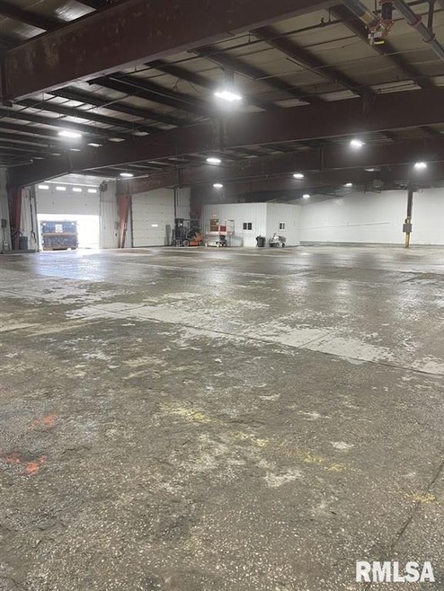 1735 N Stark St, Davenport, IA 52804 - photo 1