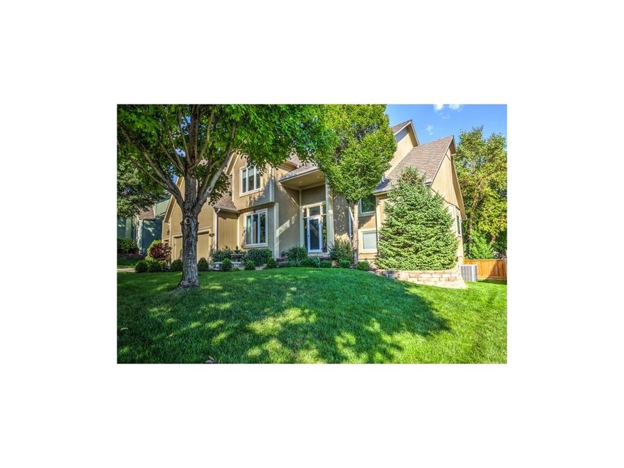 Nestled on a cul-de-sac*So inviting!
