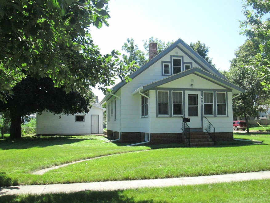 628 W 5th St Front