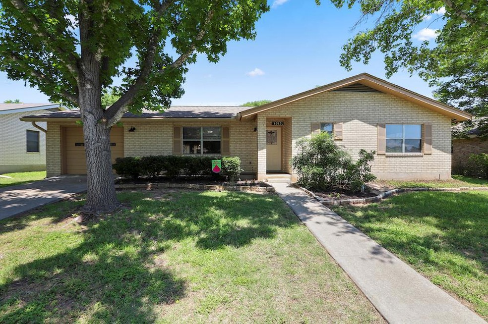 1013 Avenue C, Fredericksburg, TX 78624 - photo 1