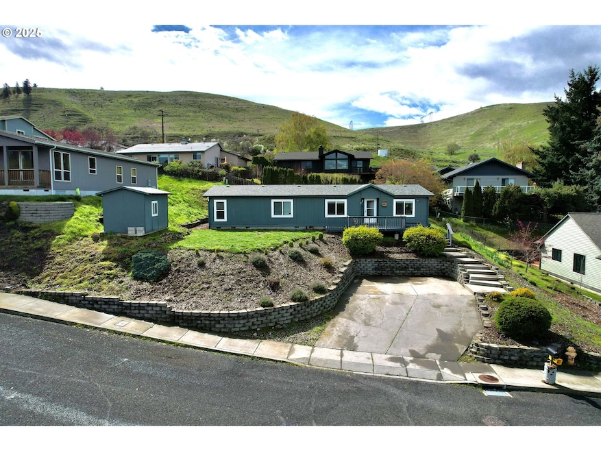 2420 E 17th St, the Dalles, OR 97058 - photo 1
