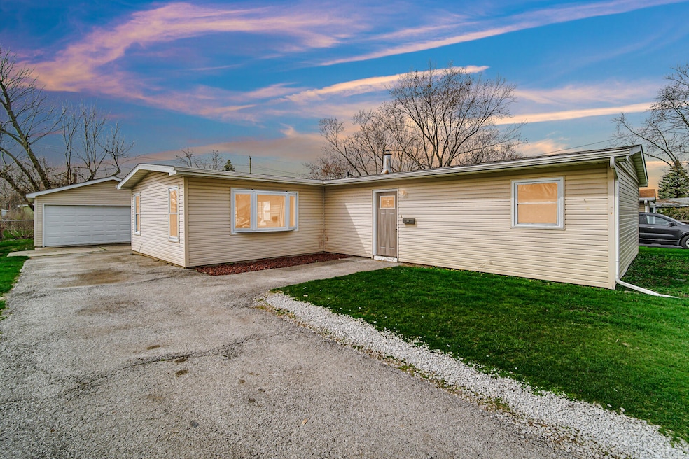 526 215th St, Dyer, IN 46311 - photo 1