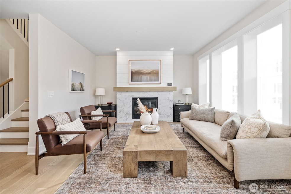 For Sale $1,599,990 • Co-Listing Agent