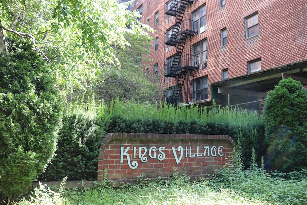 Kings Village