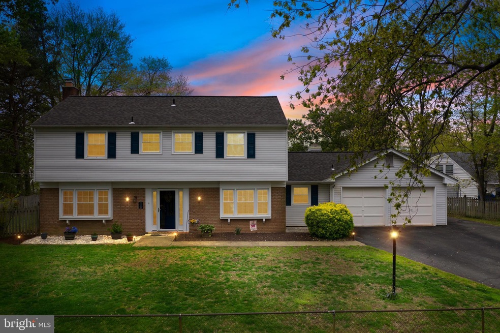 13009 Maepine Ct, Fairfax, VA 22033 - photo 1