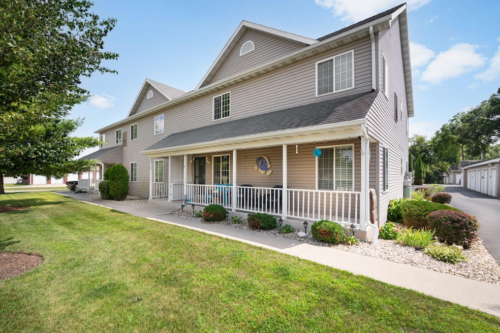 55 Stark St unit 14, Williams Bay, WI 53191 - photo 1