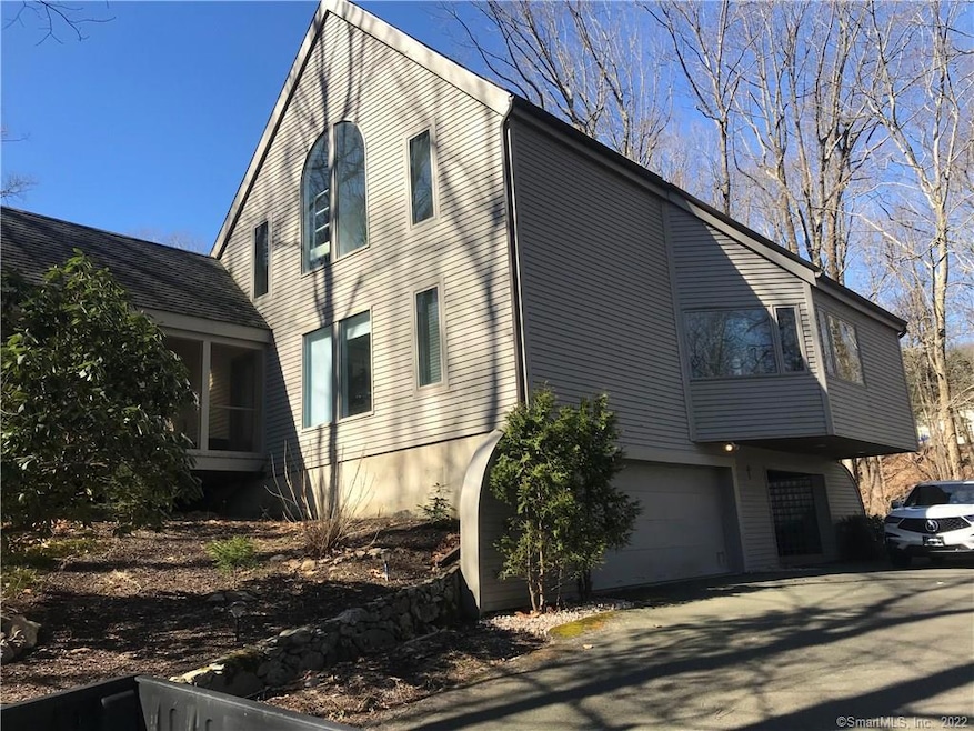 86 Taunton Lake Rd, Newtown, CT 06470 - photo 1