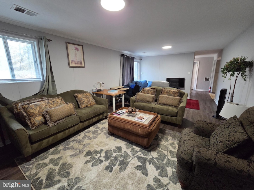 7009 Lamp Post Ln unit B, Alexandria, VA 22306 - photo 1