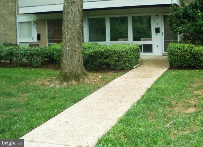 7534 Spring Lake Dr unit A, Bethesda, MD 20817 - photo 1