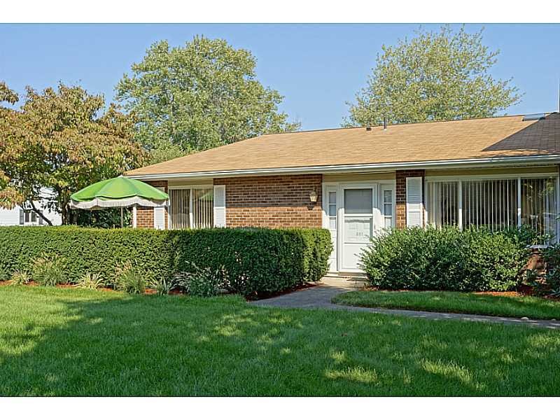 381 Chatham Cir, Warwick, RI 02886 - photo 1