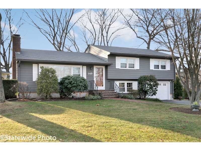 149 Glen Hills Dr, Cranston, RI 02920 - photo 1