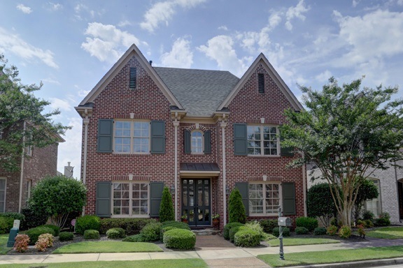 Lansdowne Place is host to this wonderful 4 bedroo