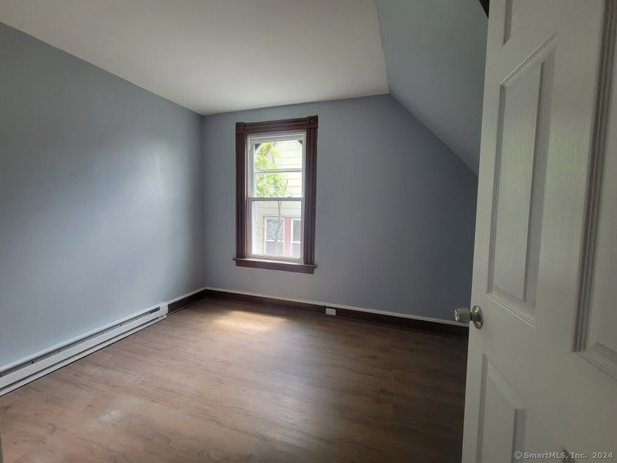 300 Willow St unit 3, Waterbury, CT 06710 - photo 1