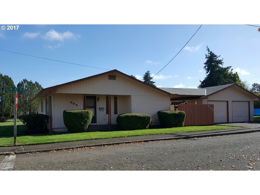 605 SW 1st St, Sheridan, OR 97378 - photo 1