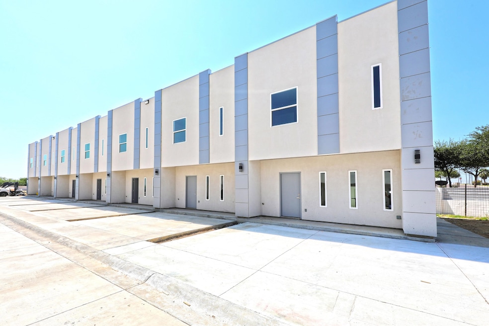 1011 Emerald Valley Dr unit 28 D, Laredo, TX 78043 - photo 1