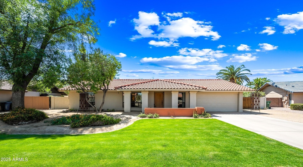Front - 1155 E Louis Way