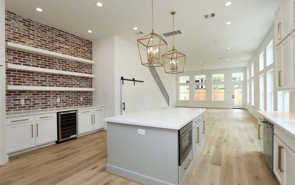 510 E 28th St, Houston, TX 77008 - photo 1