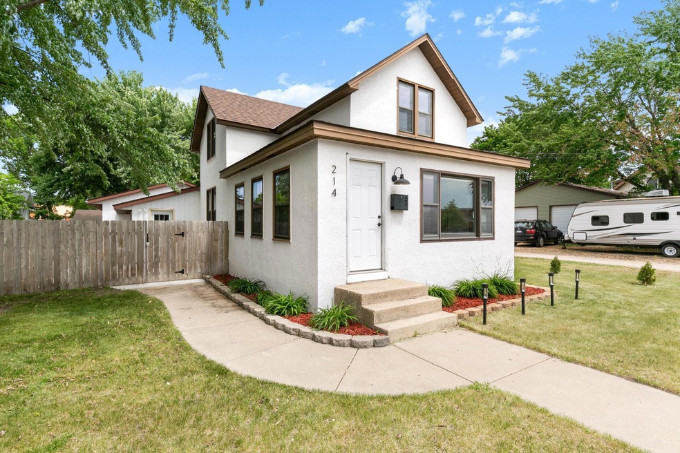 The cutest curb appeal!